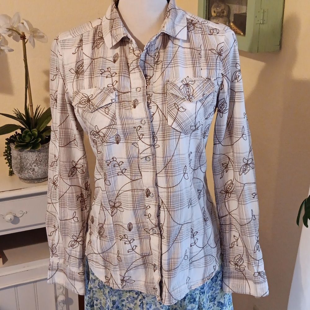 Embroidered Western Snap Front Shirt. Country. Rodeo. Cowgirl. SPORTIF USA
